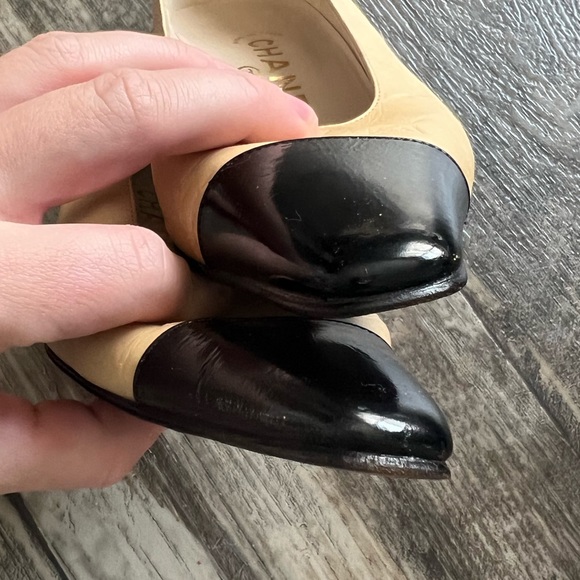 Vintage Chanel Cap Toe Kitten Heels - Picture 4 of 5